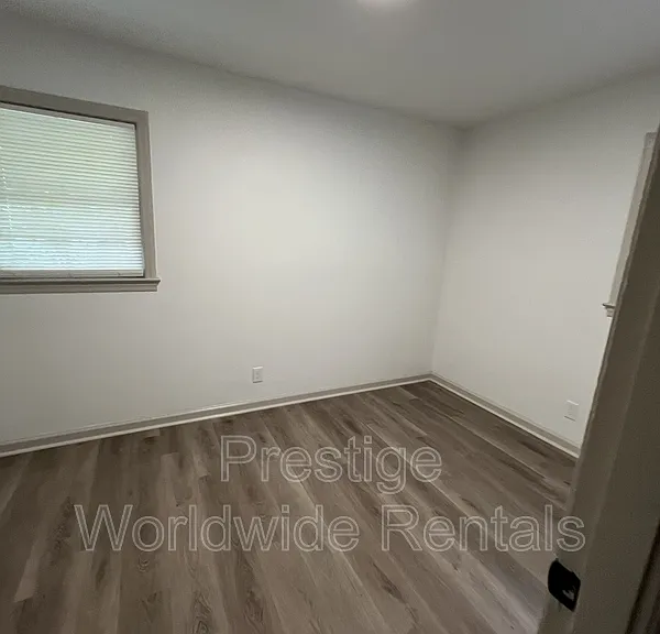 2104 Wellborn Dr — Photo 7