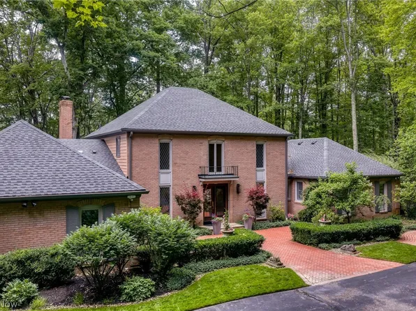 14770 Hillbrook Ln E, Novelty, OH 44072