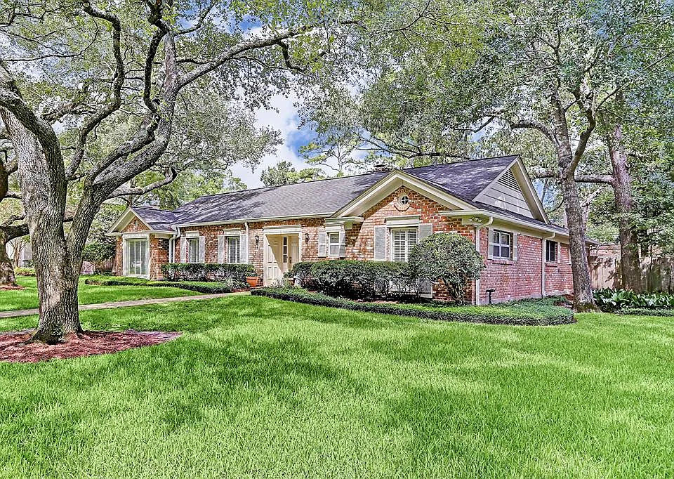 10626 Fairlane Dr