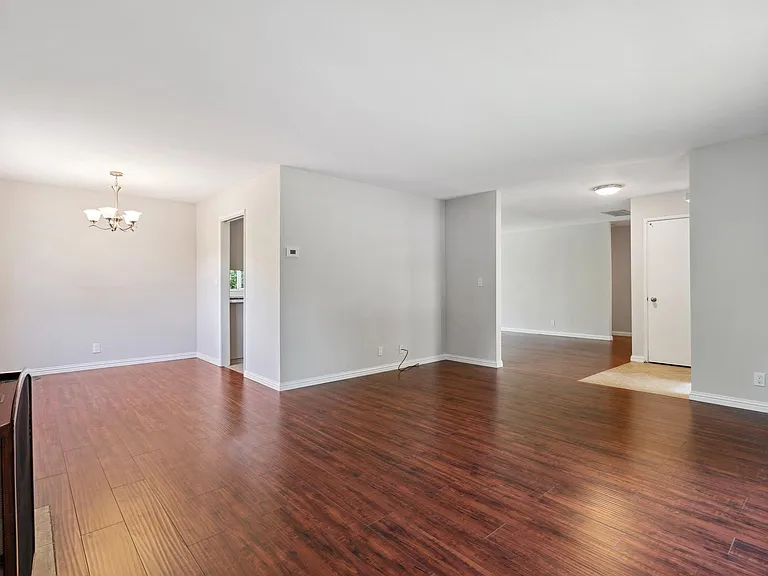 866 Woodland Ct — Photo 12