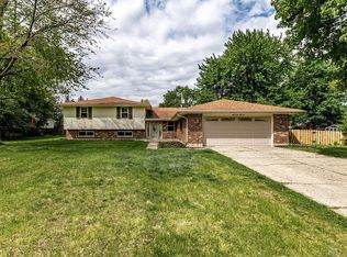 8151 Beechcreek Dr, Dayton, OH 45458
