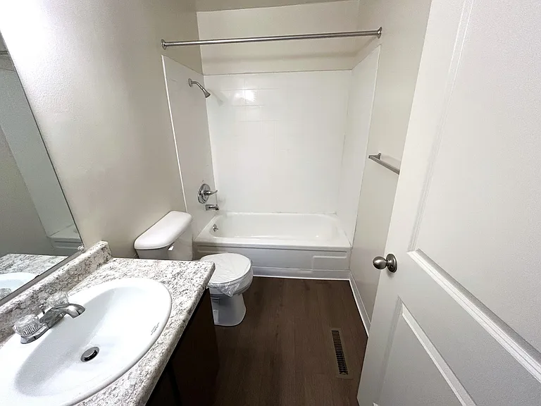Grand Bend Club Apartments — Photo 31
