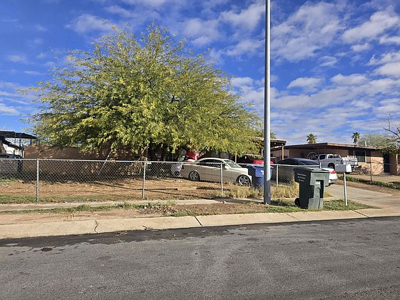 3rd image of 522 W Inez Dr