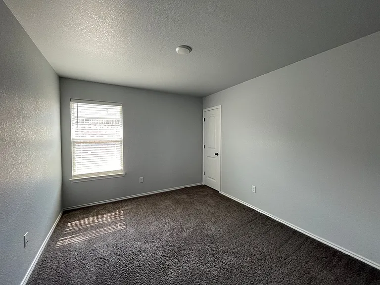 808 Hickok Dr — Photo 8