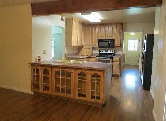 5th image of 300 N Wildwood Ln