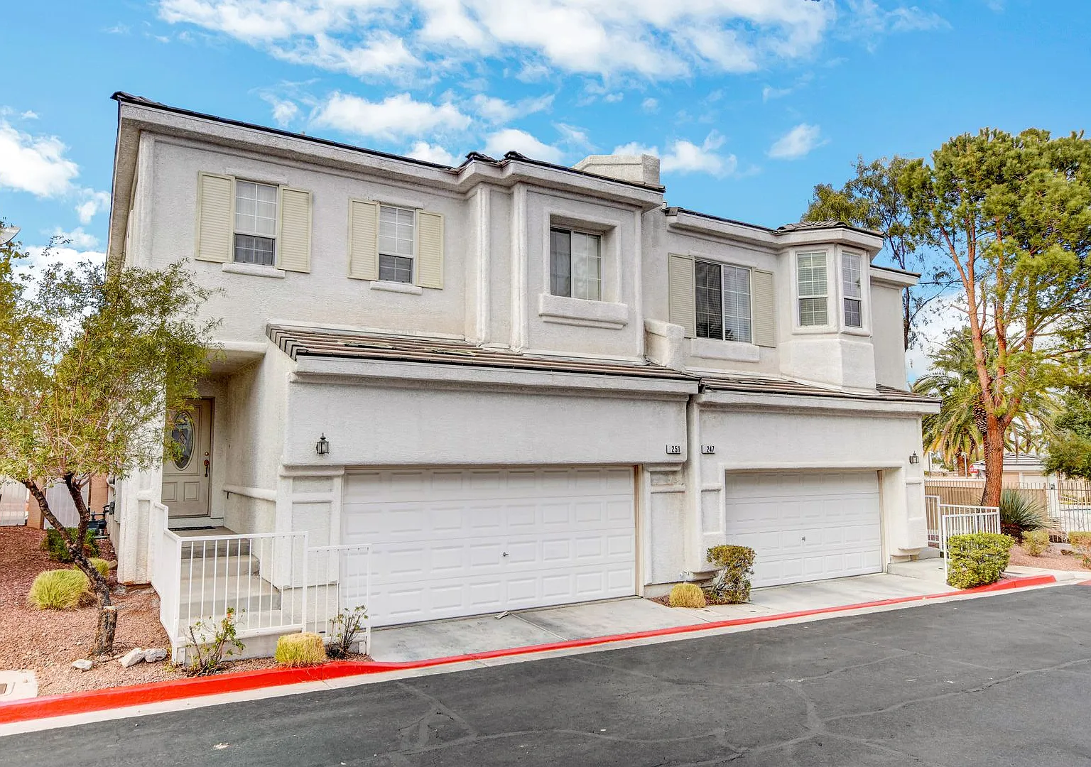 Beatiful Guard Gated Green Valley 3 Bd Townhome In Inspiration Community — Photo 1