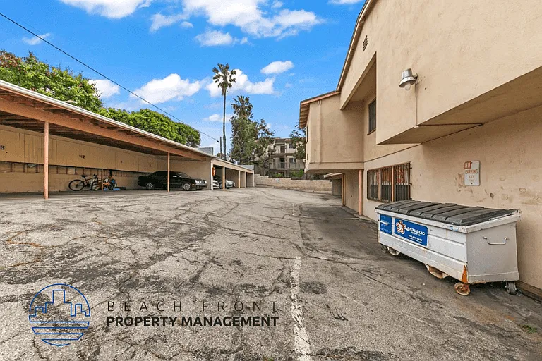 608 W Hyde Park Blvd — Photo 9