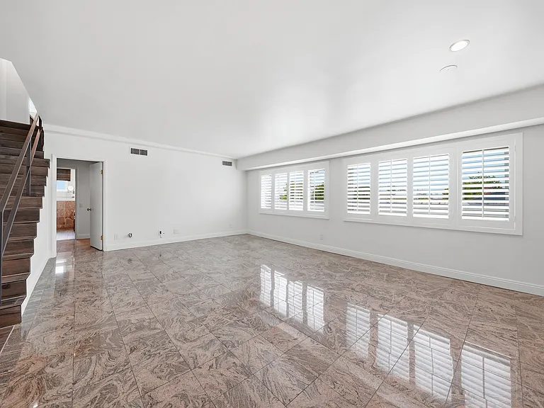 148 S Reeves Dr #8 — Photo 4
