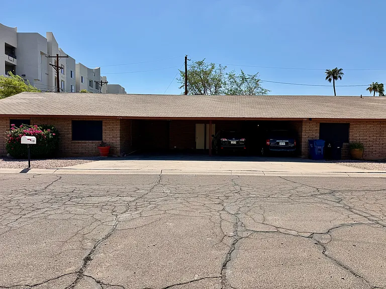 1120 S Hazelton Ln — Photo 29