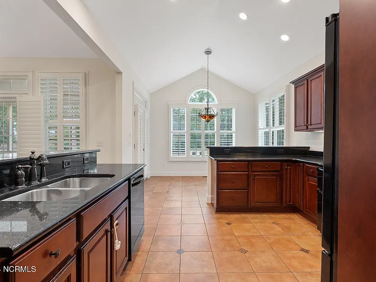 108 Hammerstone Cir — Photo 17
