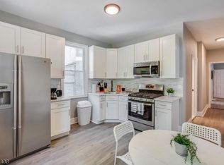 1049 Hunterdon St, Newark, NJ 07112