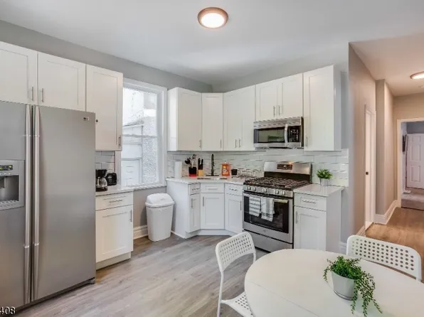 1049 Hunterdon St, Newark City, NJ 07112