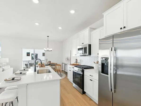 10381 Birchwood Cir, Victoria, MN 55318