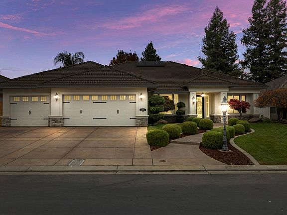 2nd image of 2067 Robin Hood Ln