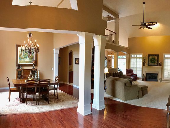 2nd image of 104 Hickory Trl