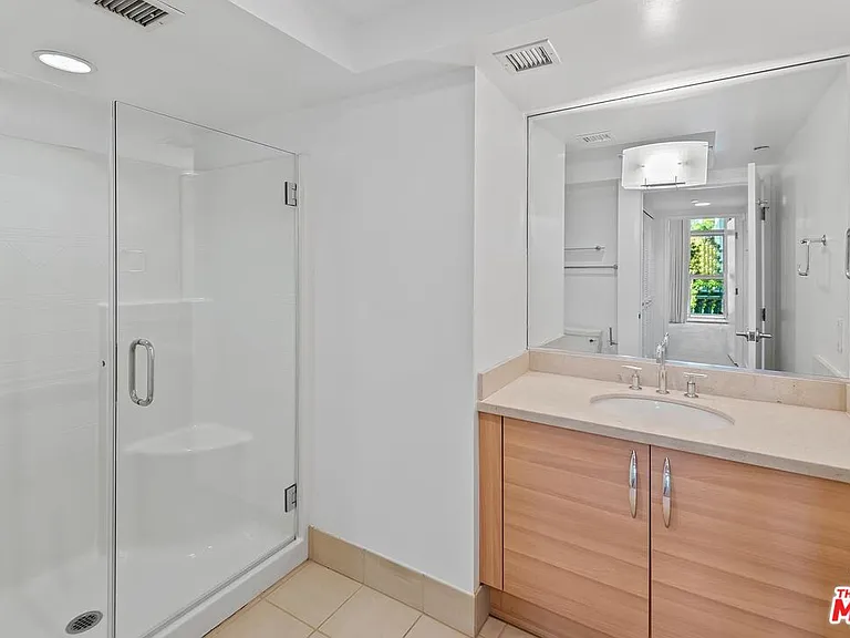 13650 Marina Pointe Dr #306 — Photo 12