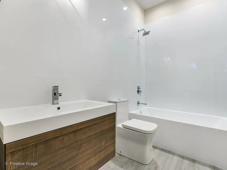 2345 W Morse Ave — Photo 21