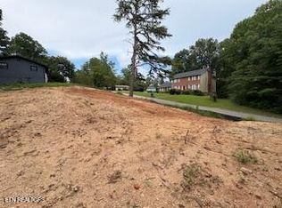 101 Hendrix Dr, Oak Ridge, TN 37830