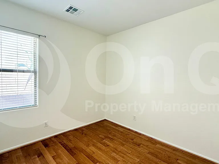 4502 E Oxford Ln — Photo 13