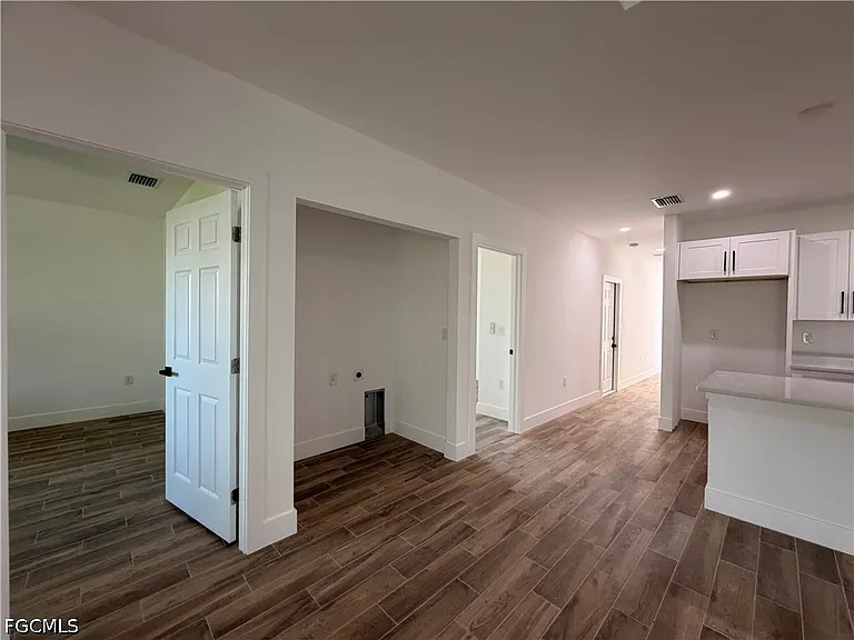 2212 Armour Rd — Photo 11