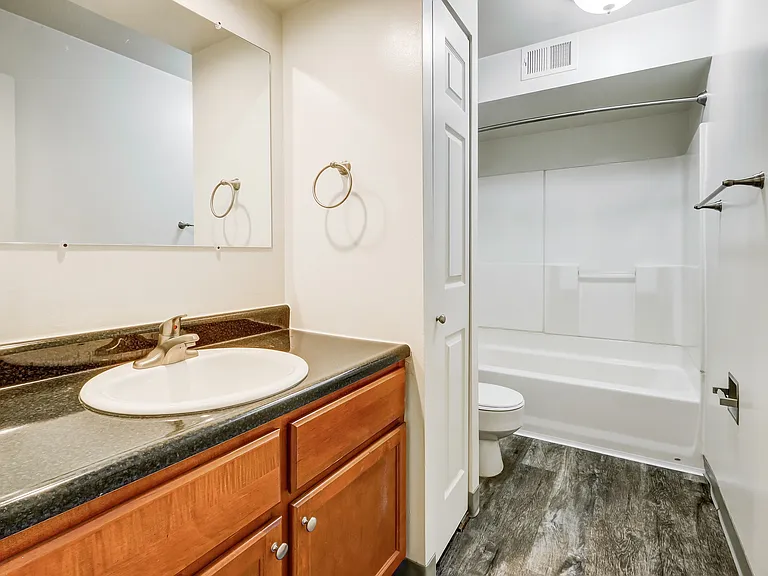 The Cascades Apartments and Townhomes — Photo 10