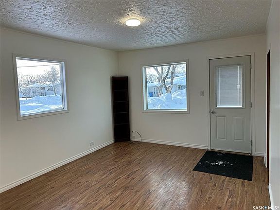 3rd image of 905 104th Ave