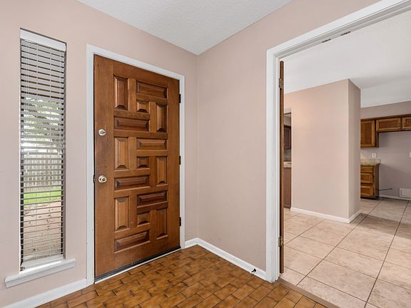 4th image of 2727 Sandy Cir