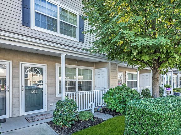 3rd image of 1211 Willow Ln #1211
