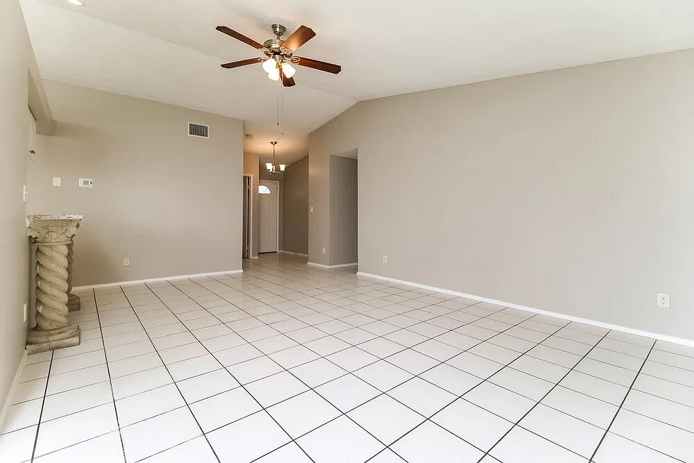 3 bed, 2.0 bath, 1222 sqft, $3,920 — Photo 3