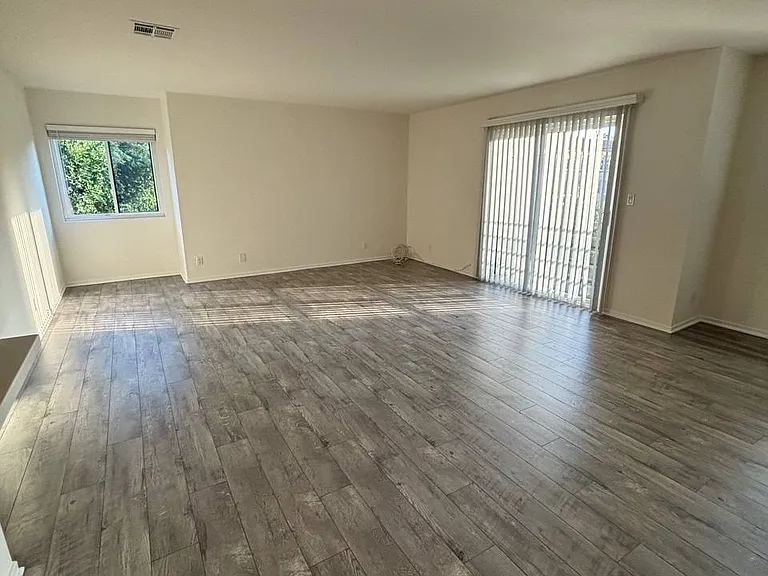 5500 Vesper Ave #4 — Photo 3