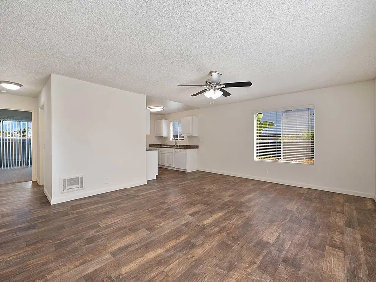 Elan Tamarack Shores — Photo 17