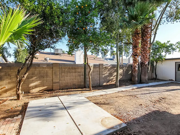 1101 W Wickieup Ln — Photo 15