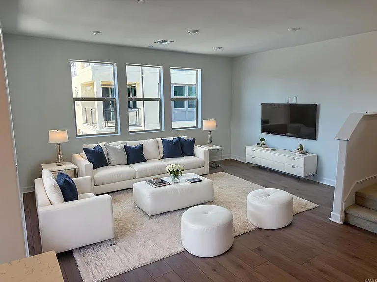 352 Summer Breeze Way — Photo 1