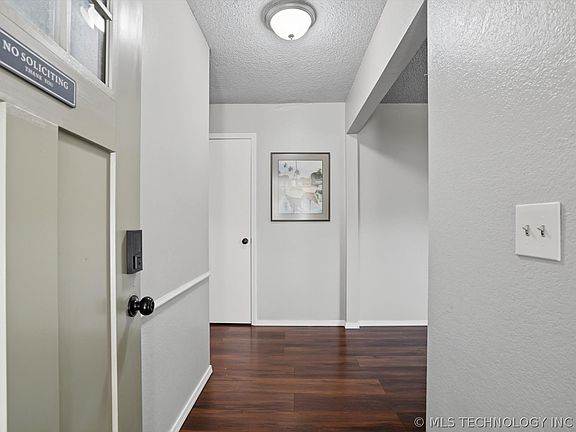 5th image of 1108 W Vicksburg Pl