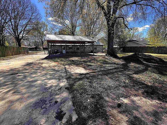 2nd image of 712 McCulloch St