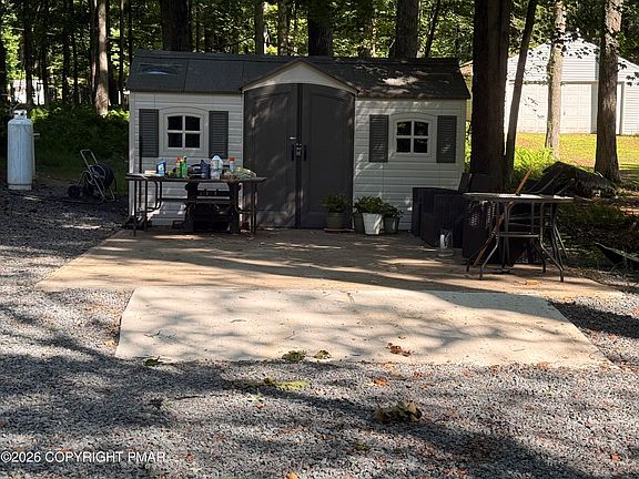 3rd image of 109 Marthas Ln