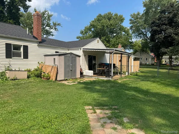 574 Wilson Ave, Mount Morris, MI 48458