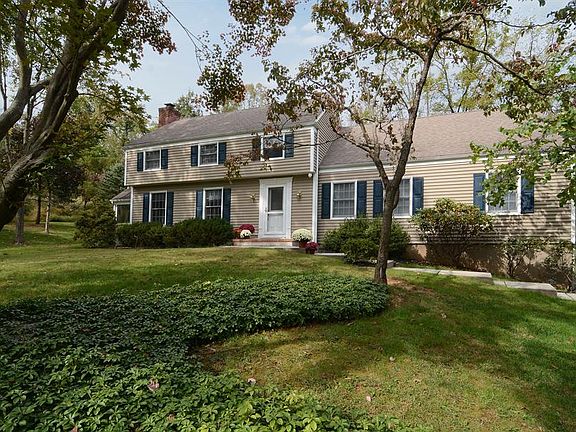5th image of 2133 Primrose Ln