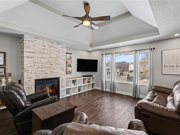 3rd image of 3204 S Elizabeth Ave