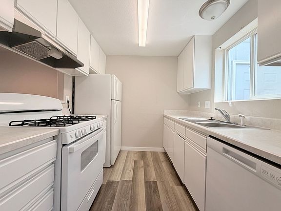 4th image of 2120 SW Canyon Dr #3