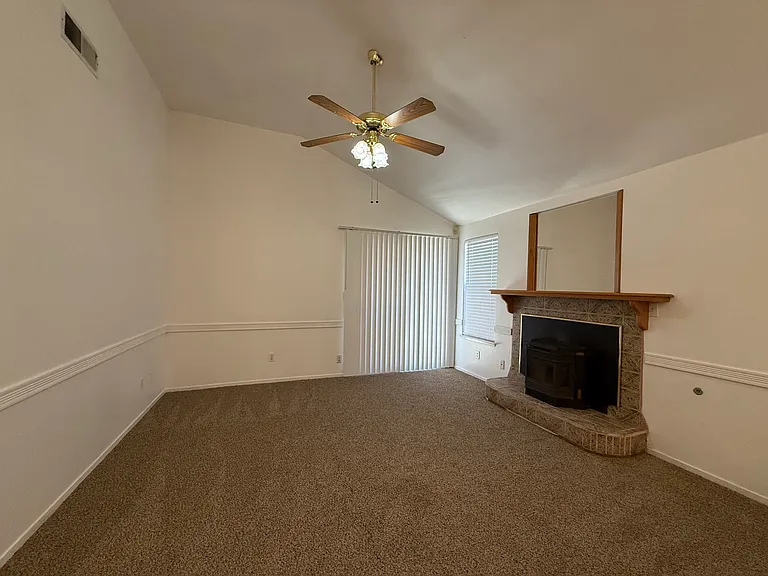 2193 N Antioch Ave — Photo 3
