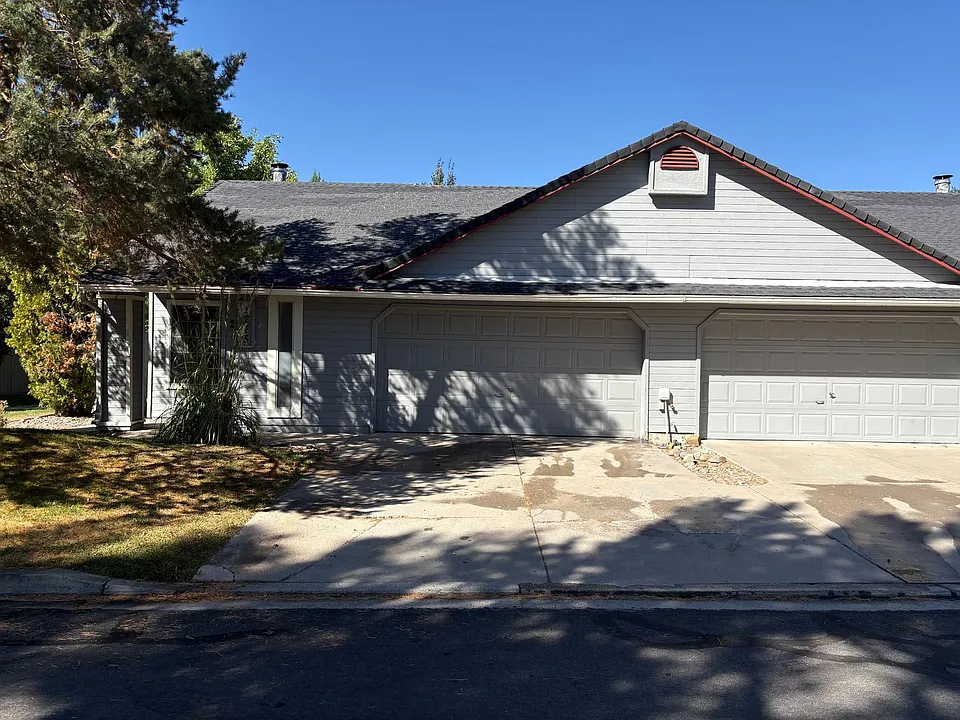 1275 Alicia Cir