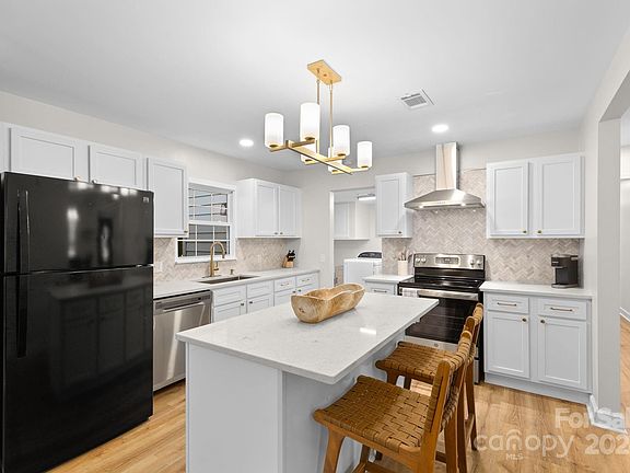 5th image of 7607 Surreywood Pl
