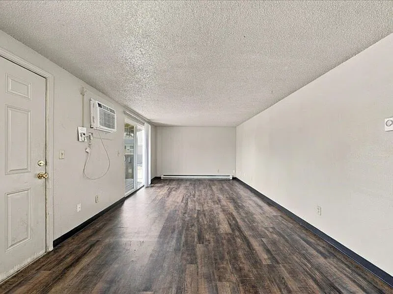 3 bed, 1.5 bath, 1000 sqft, $1,550 — Photo 3