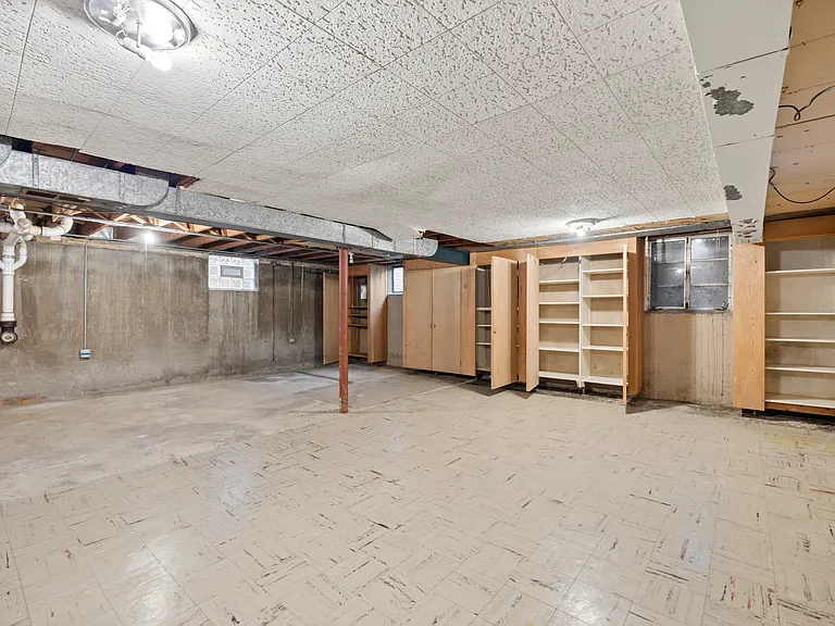 934 Yale St — Photo 16