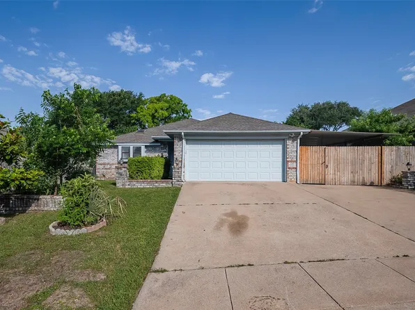 416 Birchwood Ln, Fort Worth, TX 76108