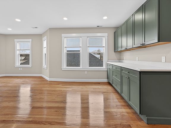 3rd image of 42 Almont St APT 2L