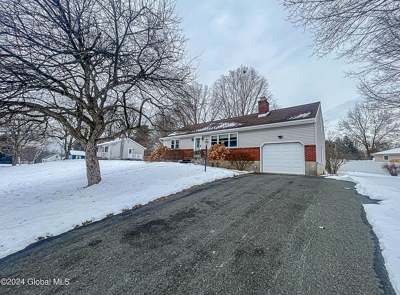3rd image of 1725 Richwood Drive