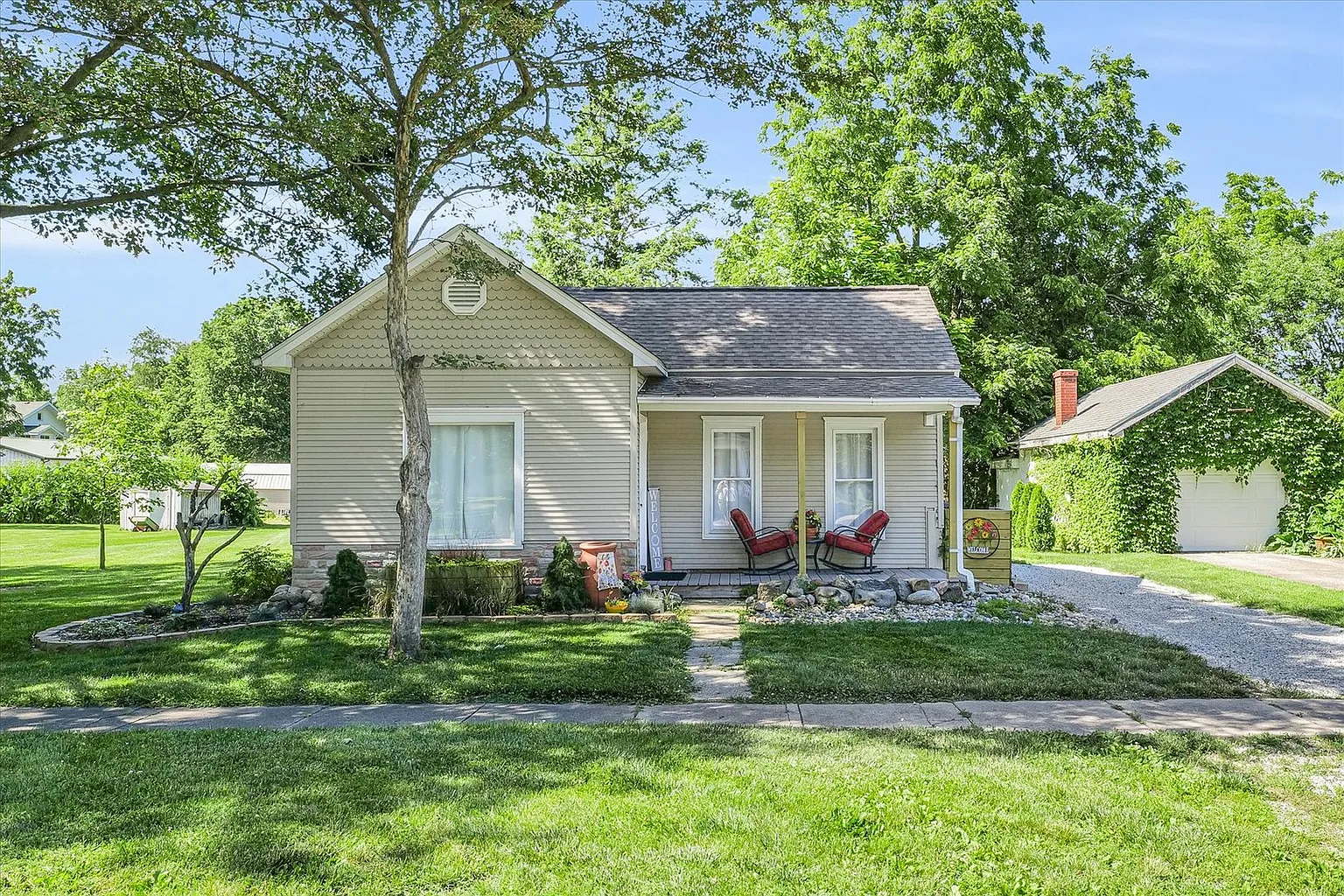 308 E Van Buren St photo 1