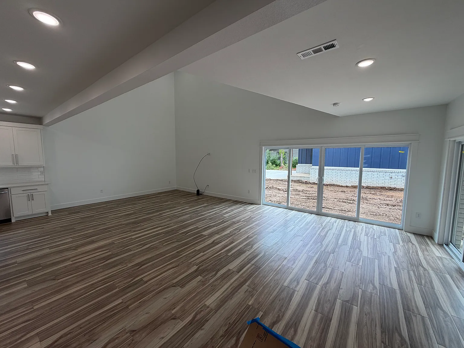 4 bed, 4.5 bath, 2555 sqft, $3,945 — Photo 4